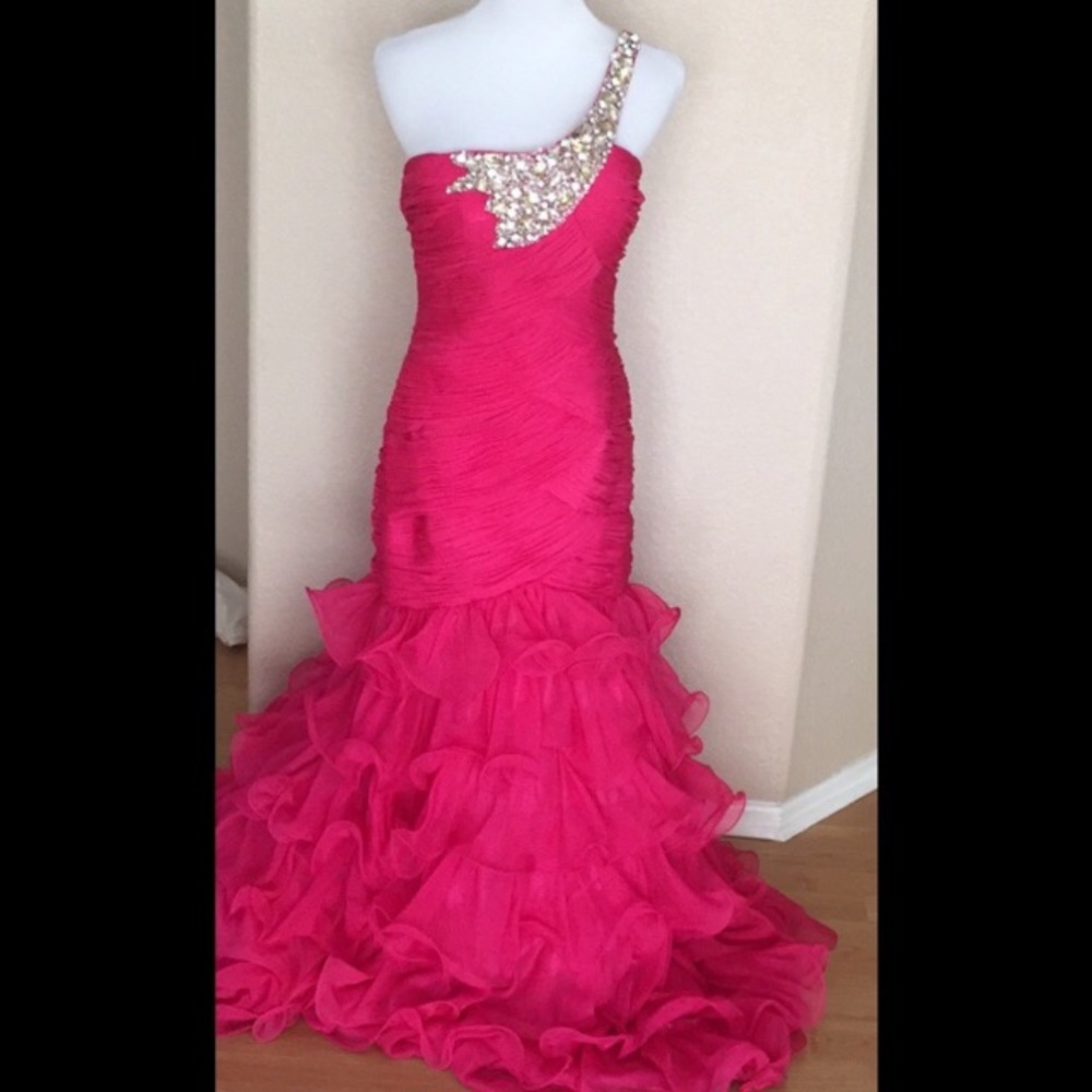 Formal one shoulder mermaid gown